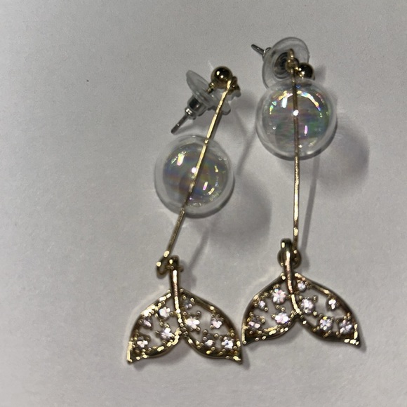 Lilly Fair Mermaid tail & Bubble Rhinestone pierced earrings. - Picture 2 of 4